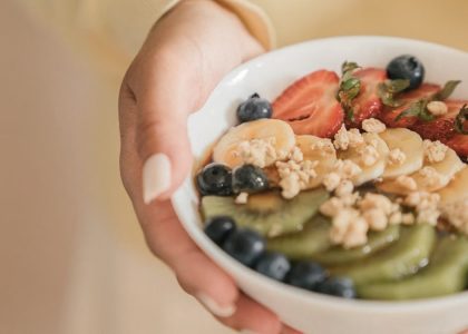 Delicious and nutritious breakfast bowl featuring fresh fruits and granola. Perfect for a healthy start.